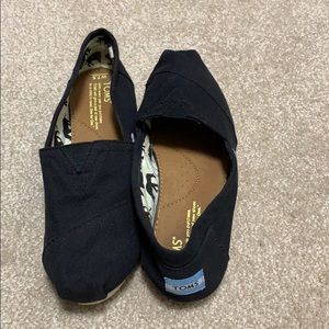 Like new black Toms